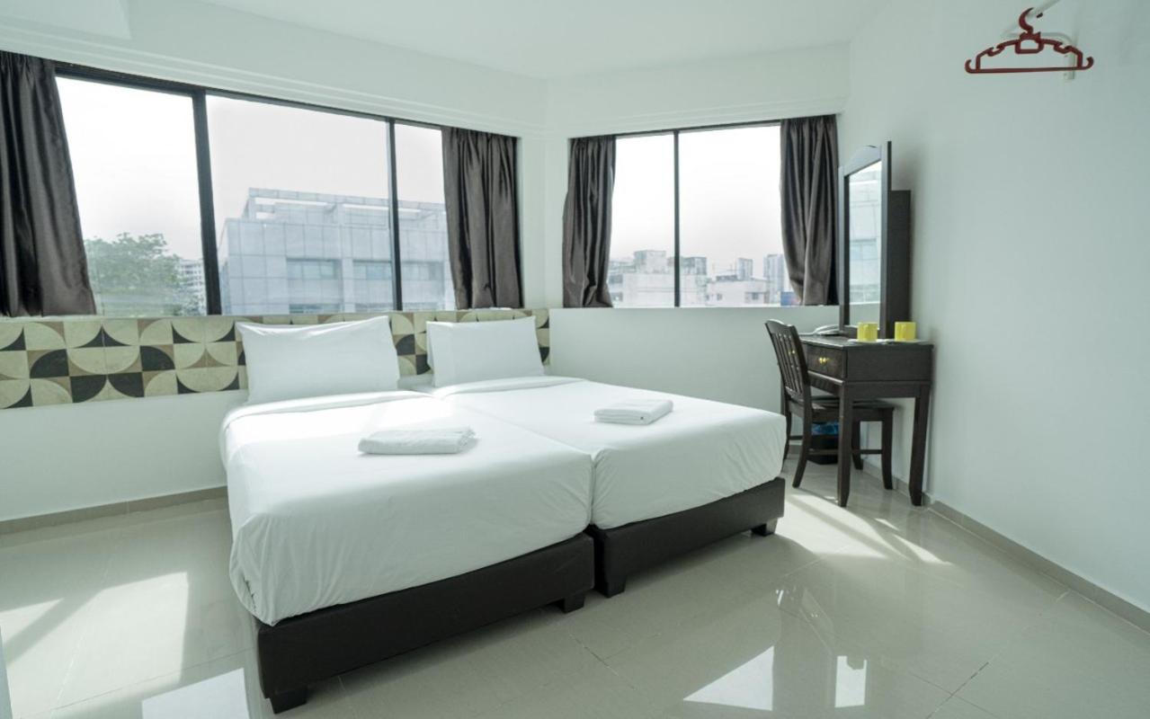 NIDA Rooms Butterworth Chain Ferry Classics 15/35