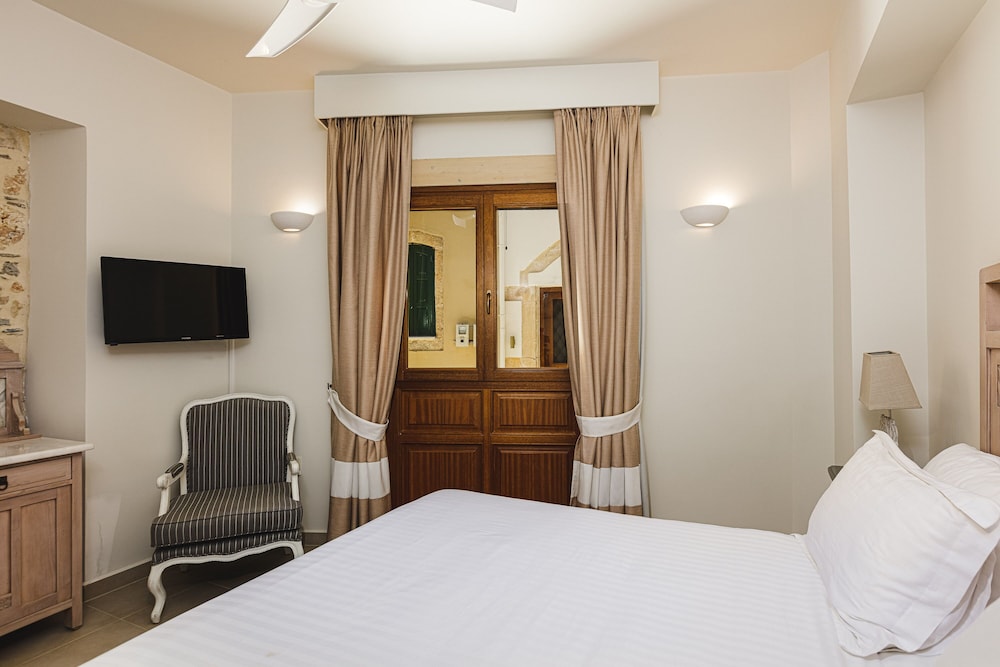 Z Boutique Hotel 12/50