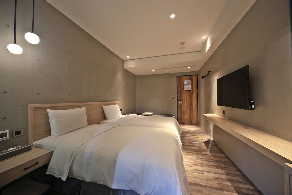 Micro Hotel 13/27