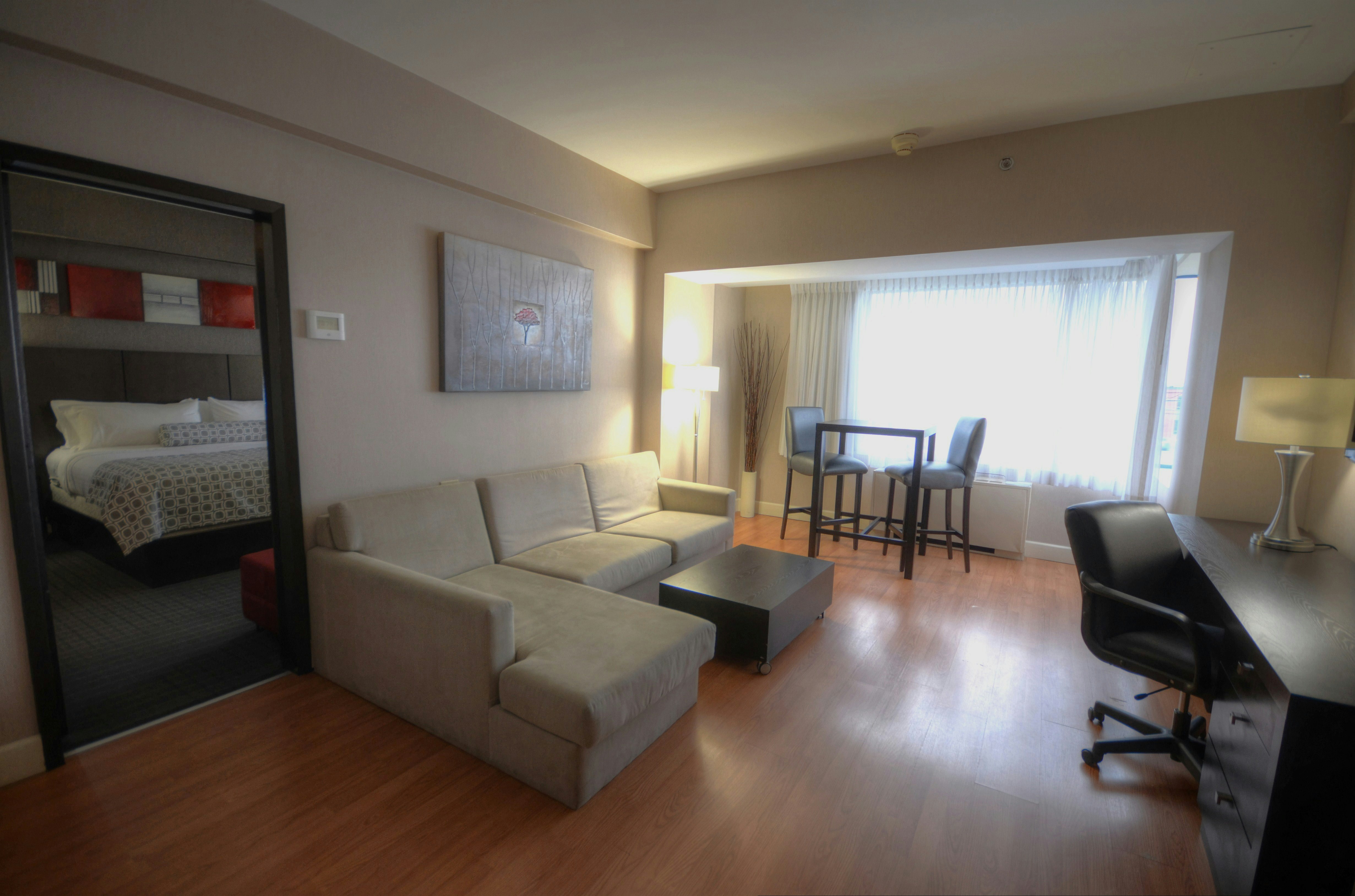 Armon Plaza Montreal Airport 34/62