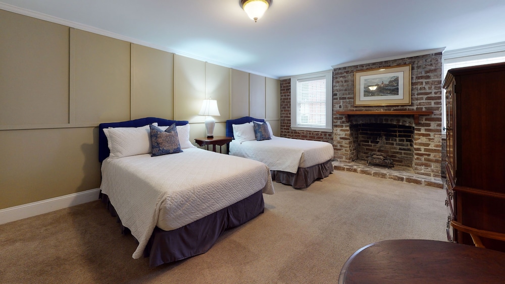 The Presidents Quarters Inn 23/76