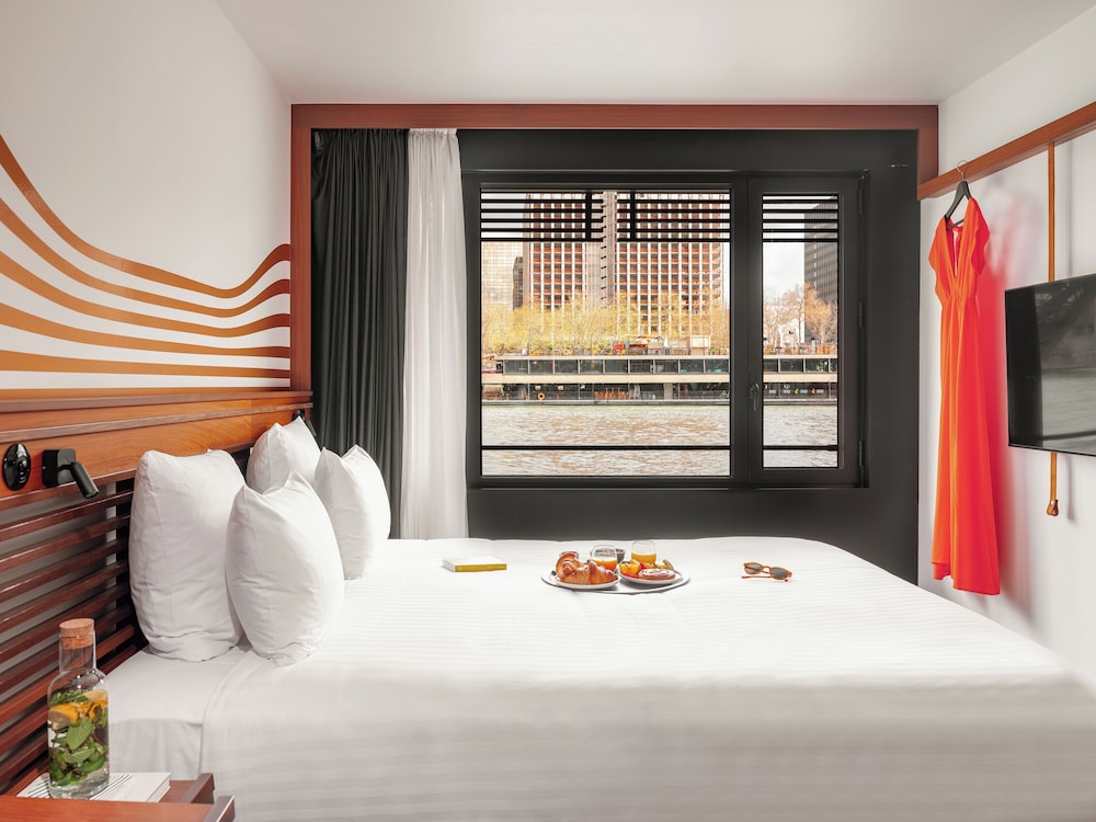 HORIZON, SUITE, DOCK VIEW