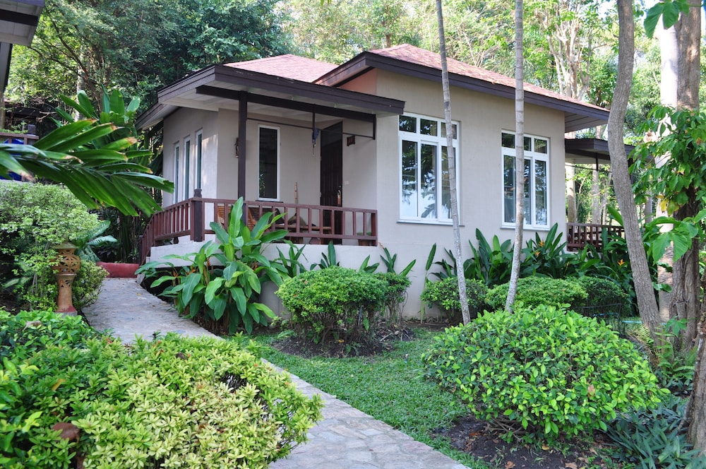 SAMED VILLA RESORT 8/74