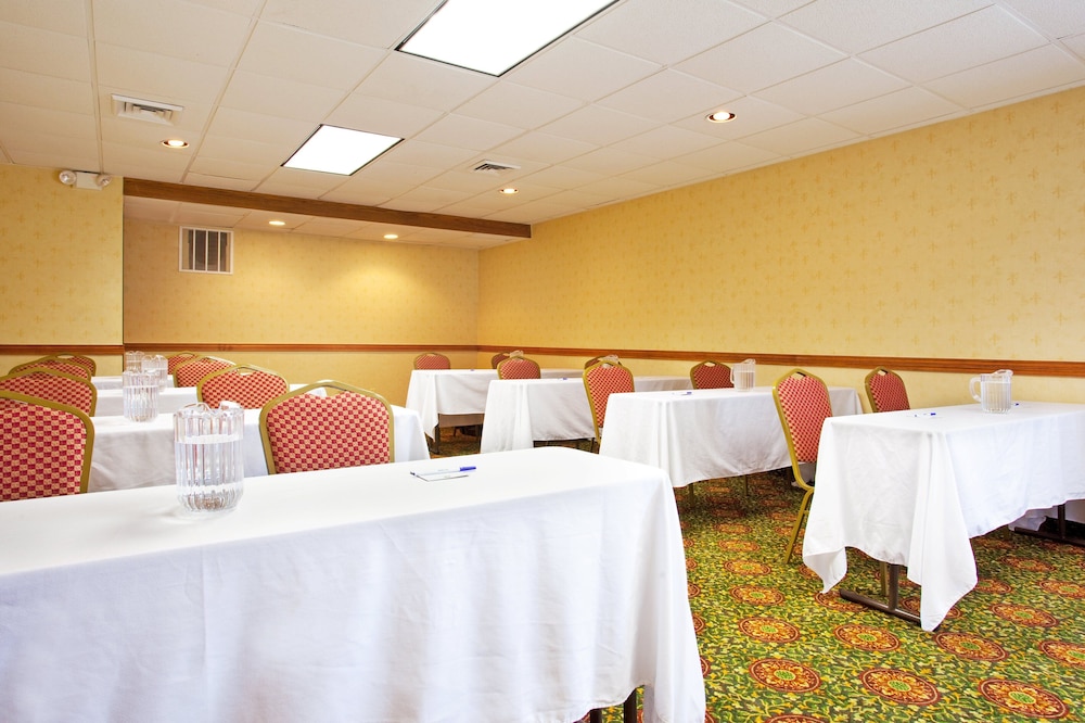 Candlewood Suites Grand Rapids Airport, an IHG Hotel 41/53