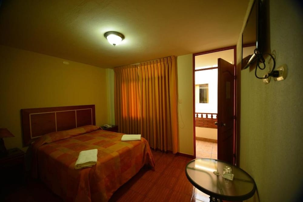 Hotel Alegria Nasca 10/21