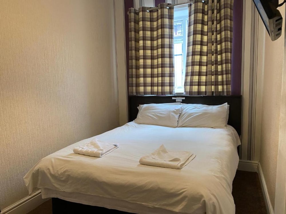 The Arncliffe Hotel 33/50