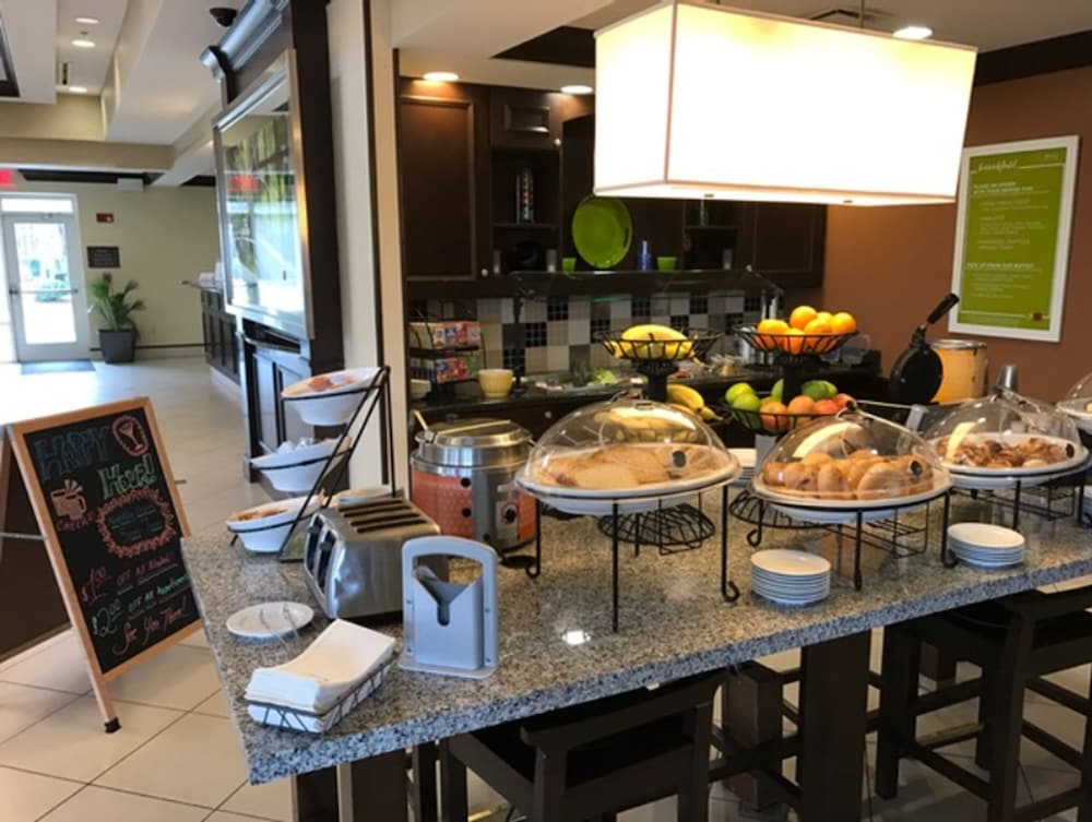Hilton Garden Inn Hampton Coliseum Central 42/53