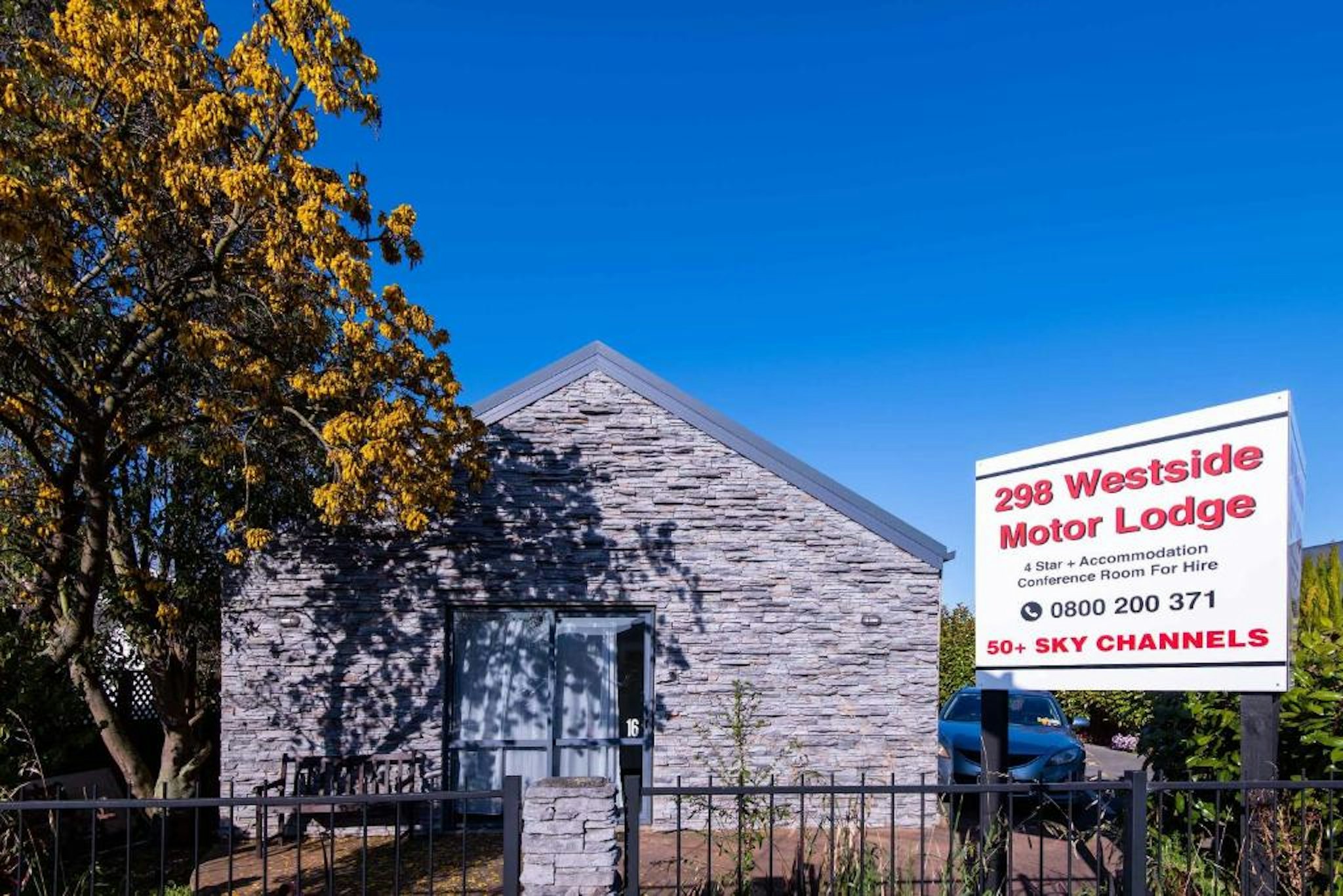 298 Westside Motor Lodge 41/41