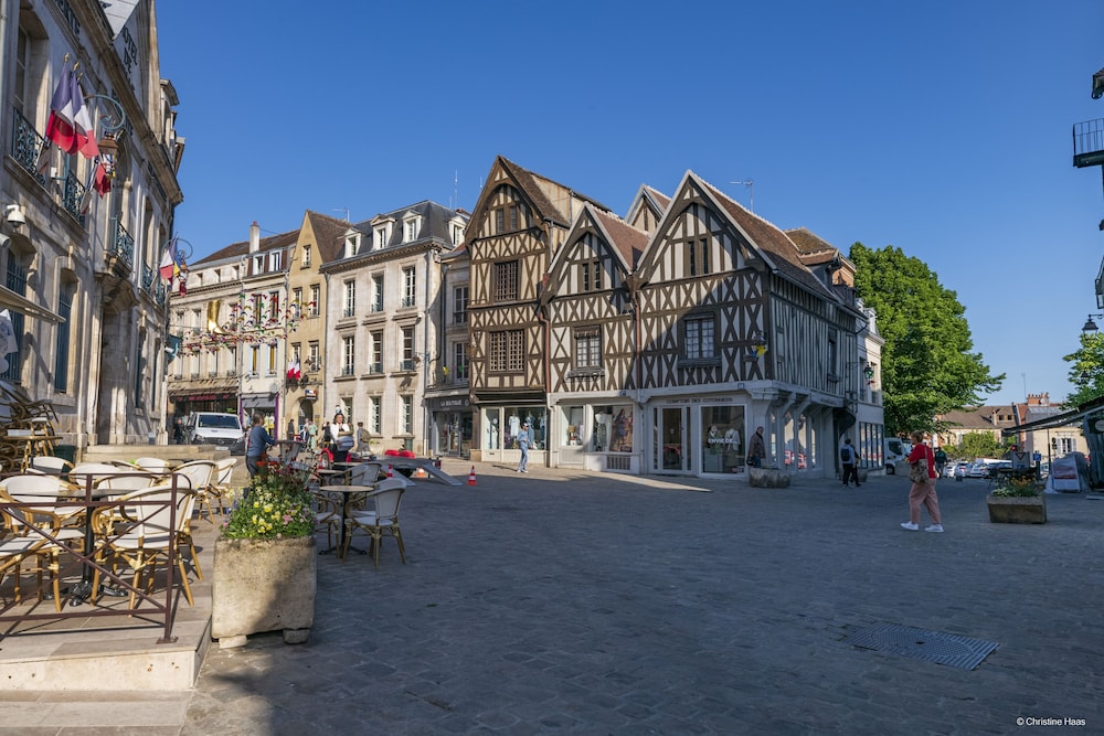 Cerise Auxerre 38/53