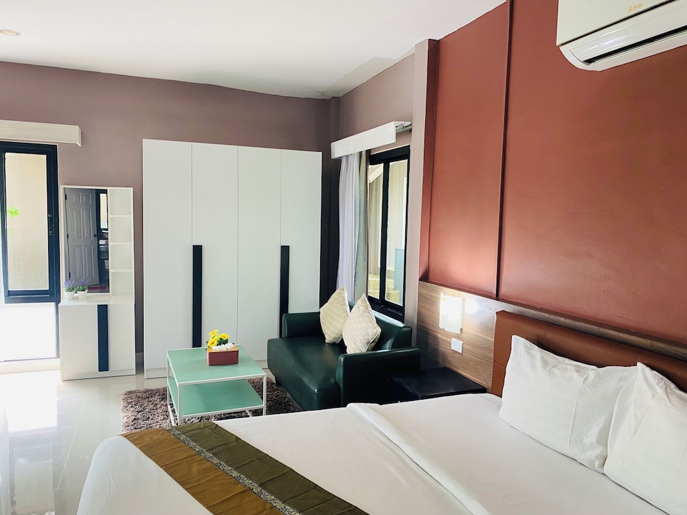 Deluxe, Pavilion, King Bed, Front View، Bella Vista Beach Resort Koh Lipe 6/10