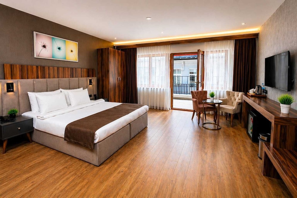 DELUXE, DOUBLE OR TWIN BED, SEA VIEW