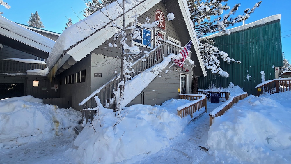 Cinnamon Bear Inn 3/80