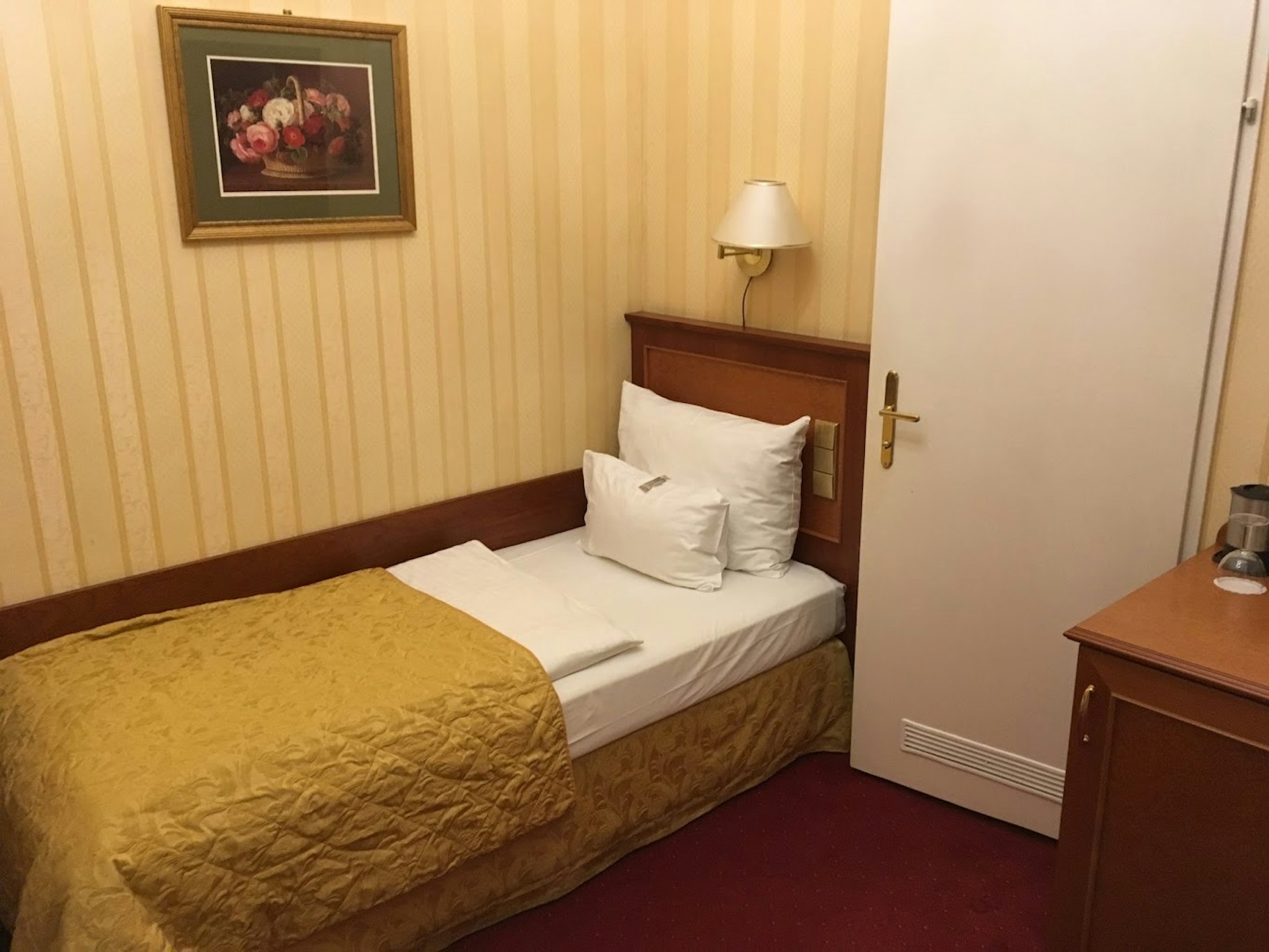 ROOM, SINGLE, SMALL