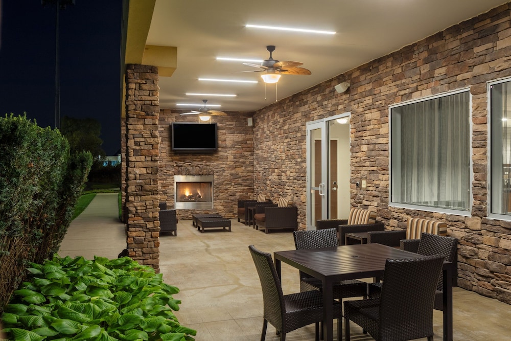 Fairfield Inn & Suites by Marriott Columbus Dublin 35/48