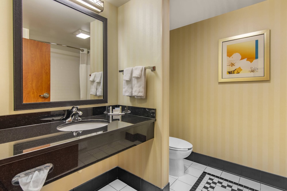 Fairfield Inn Suites Hooksett 49/50
