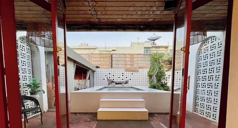 Blu Cabin Ari Stylish Gay Poshtel 14/73