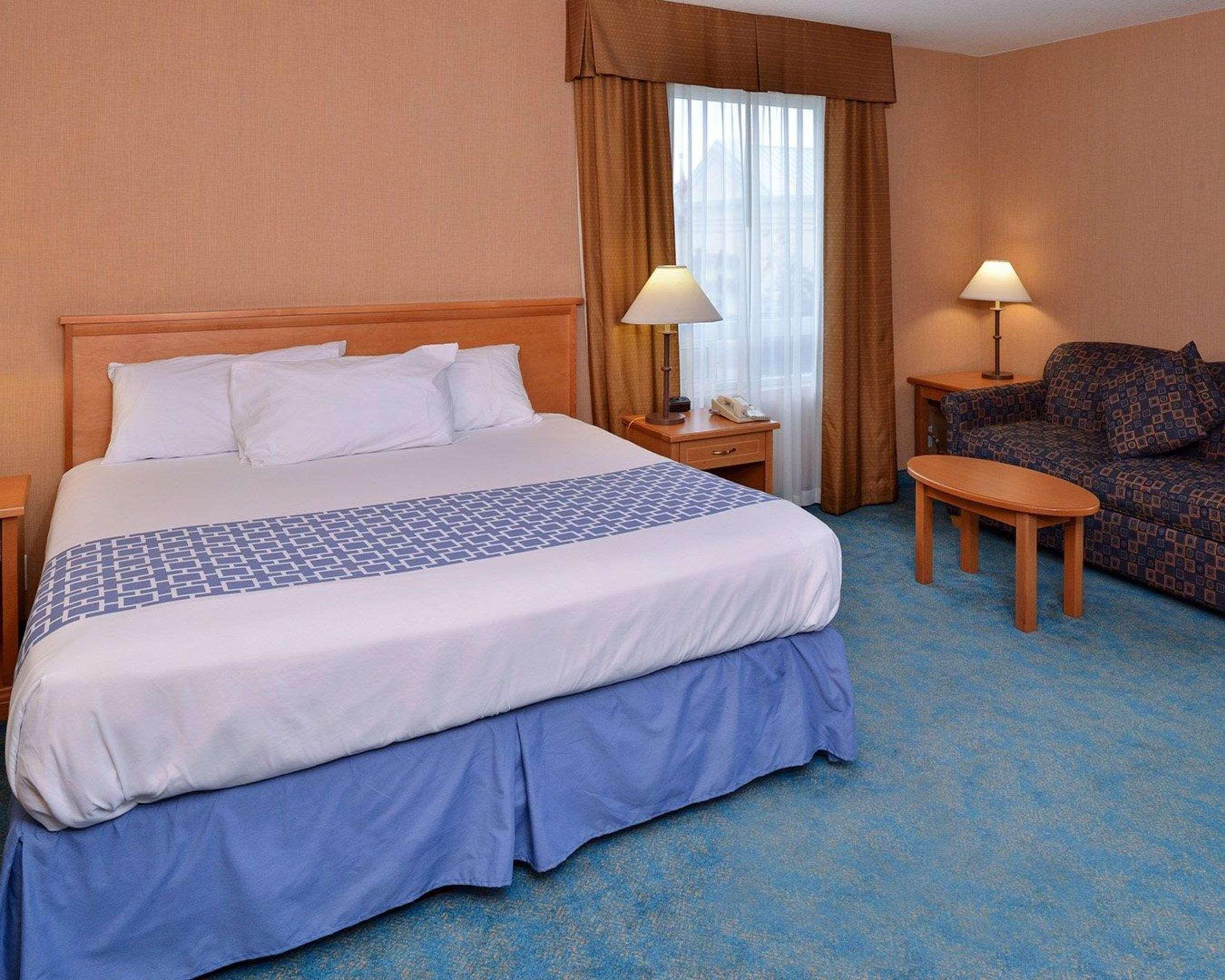 ROOM, KING BED