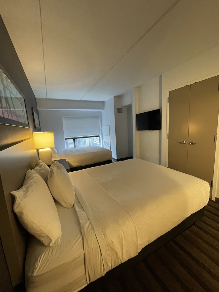 Hyatt House Chicago/Evanston 21/65