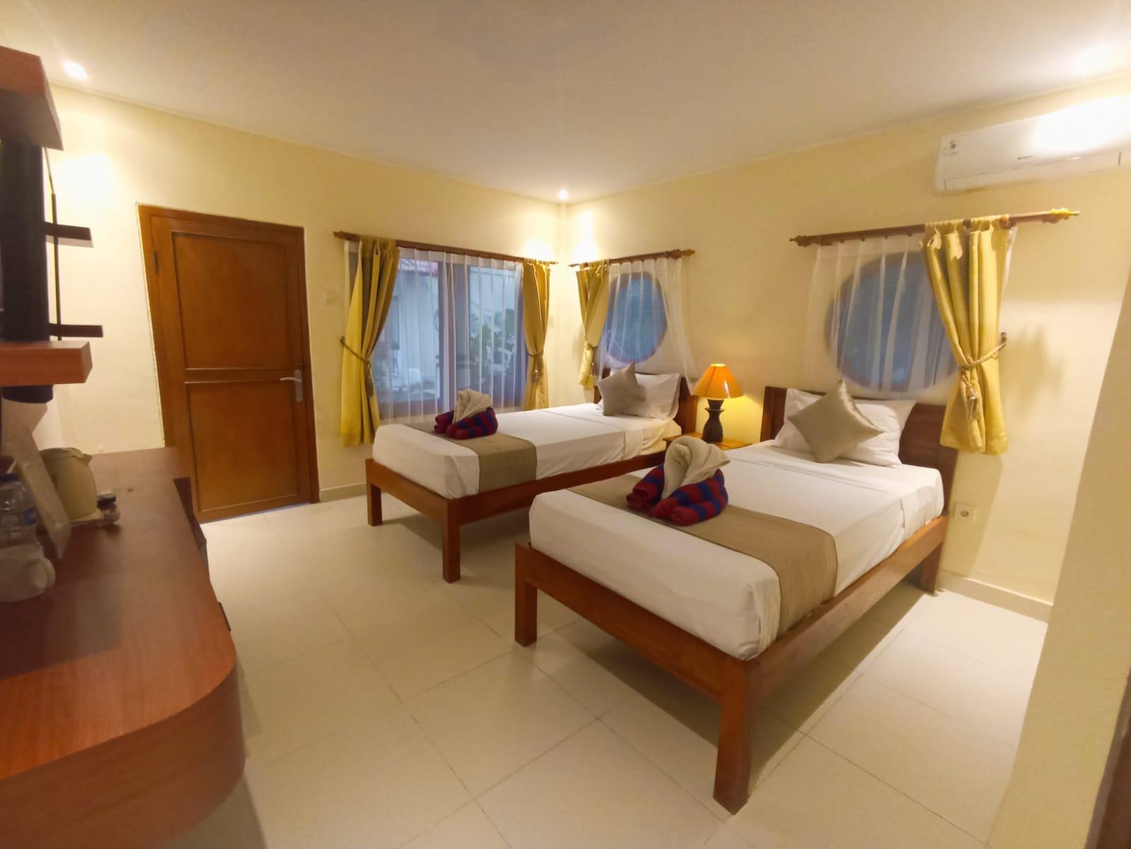 Pool, Deluxe, Twin Beds