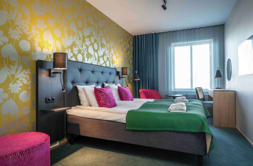 SUPERIOR, SINGLE BED