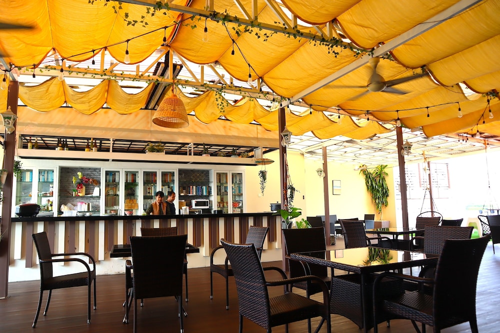 ARMENIAN STREET HERITAGE HOTEL 57/76