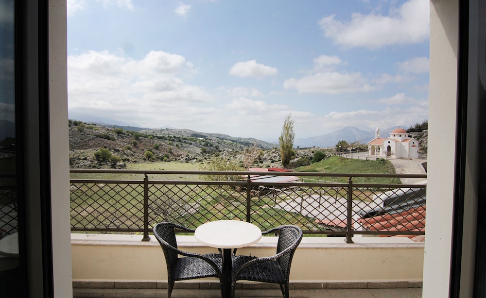 Delina Mountain Spa Resort 52/86
