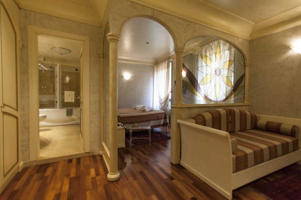 Hotel Colomba D Oro 55/79