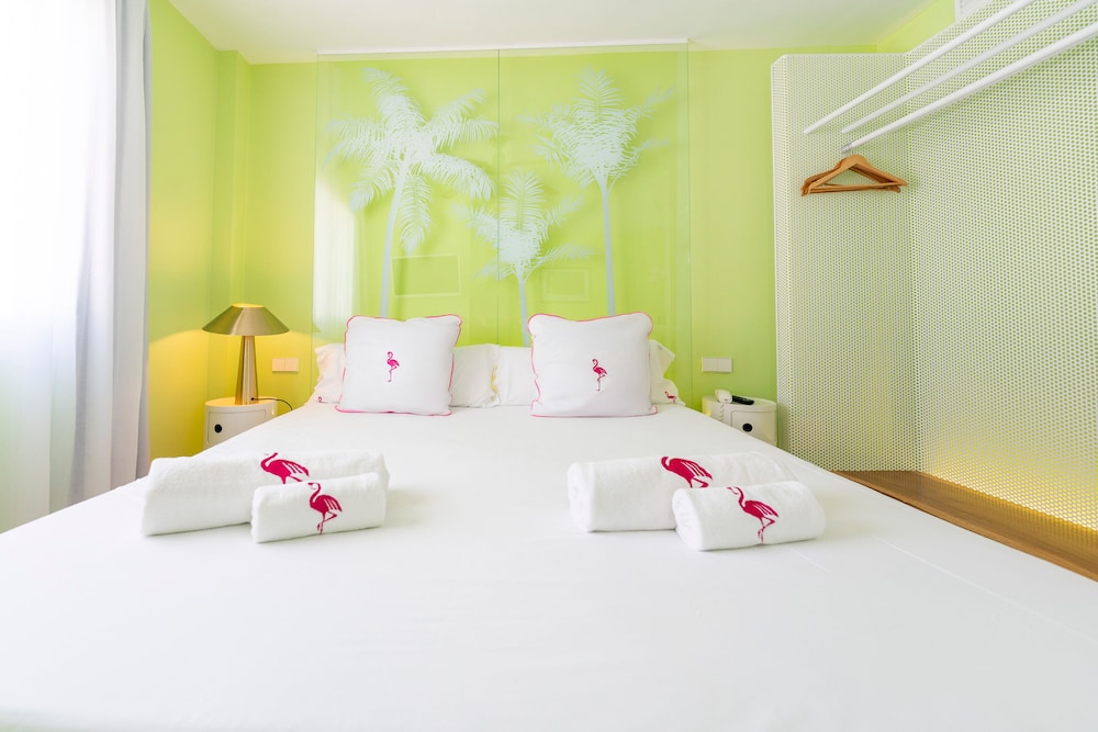 Junior Suite, Studio, Single, Twin Beds, Balcony