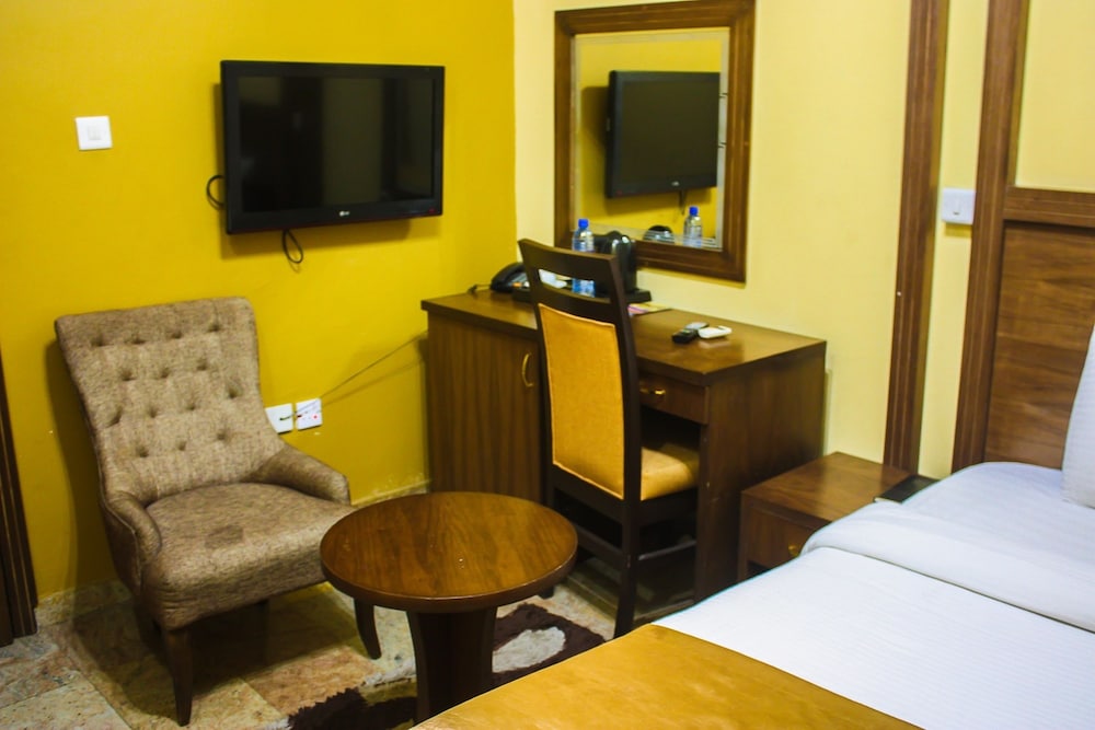 Banex Hotel And Suites 18/50