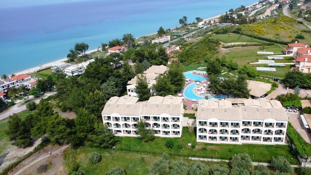 Zeus Eleva Kassandra Lagoon in KASSANDRA