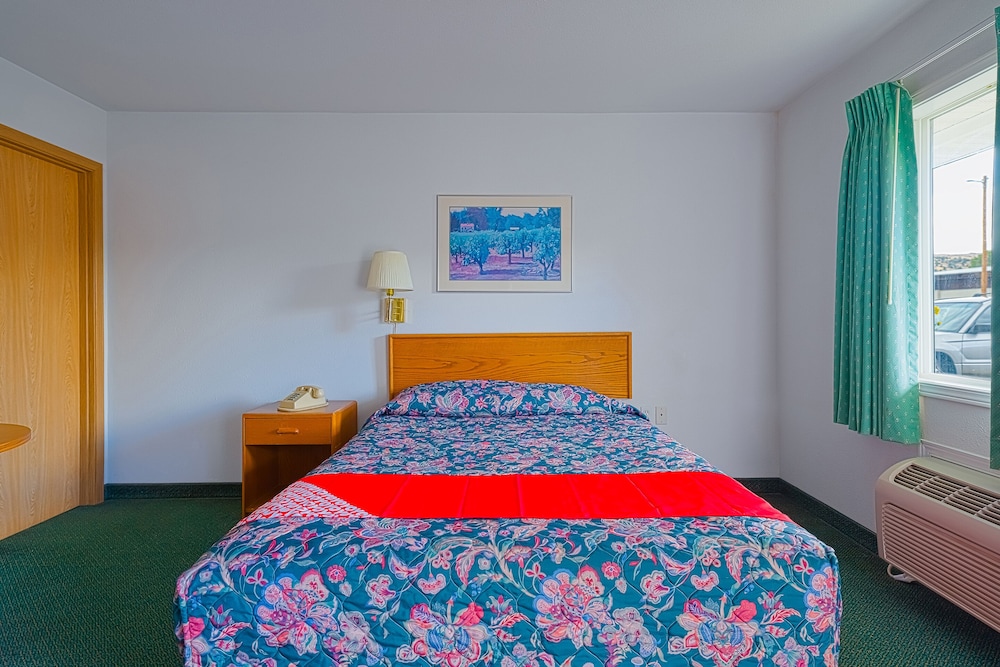 Budget 8 Motel John Day 12/50