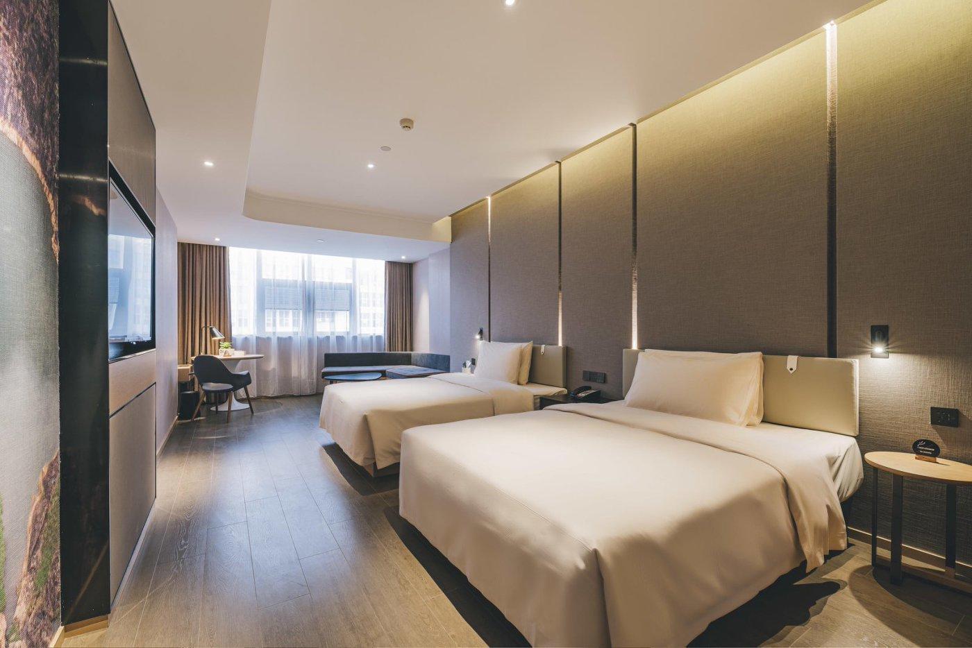 Jimu, Family, Twin Beds