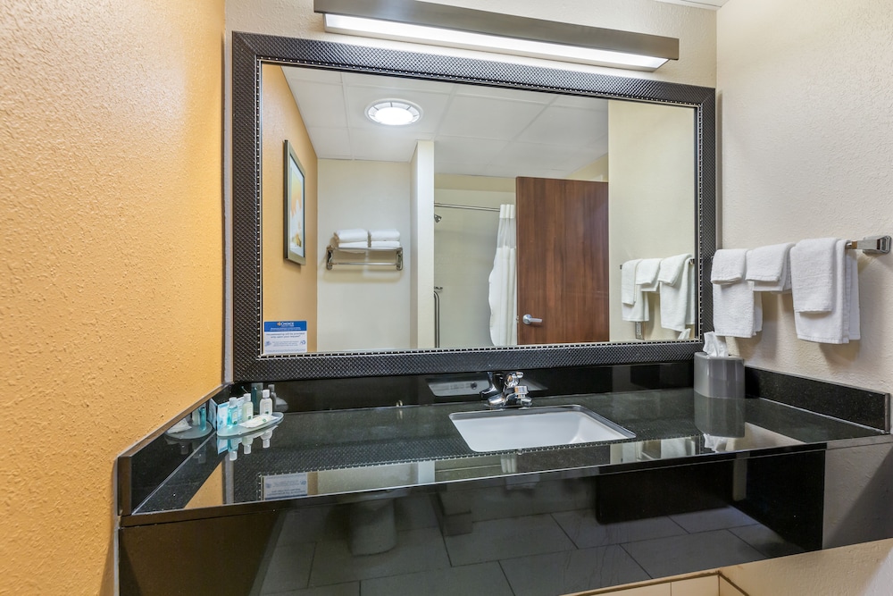 Quality Inn and Suites Sandusky 39/40