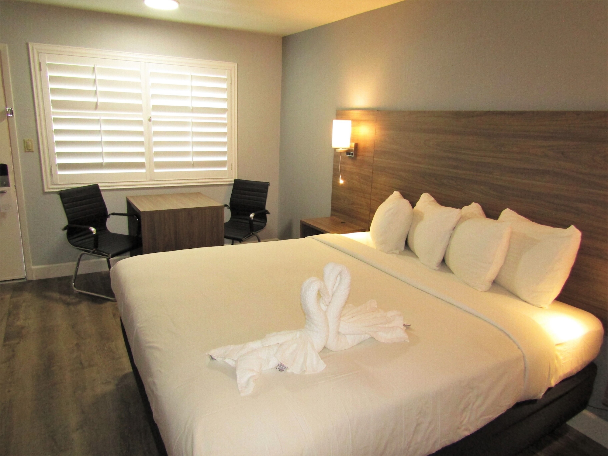 STANDARD, KING BED