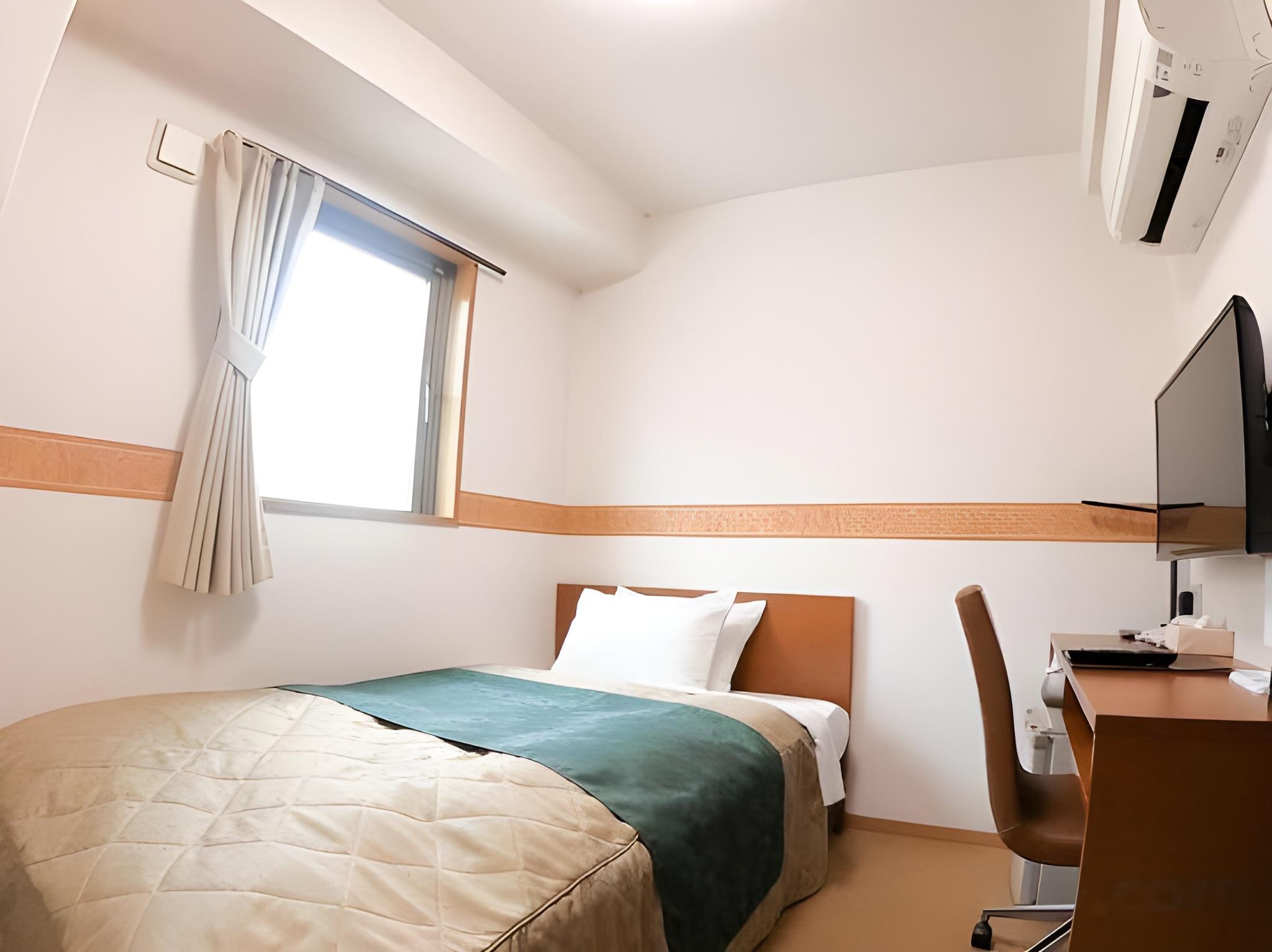 SEMI ROOM, SEMI DOUBLE BED