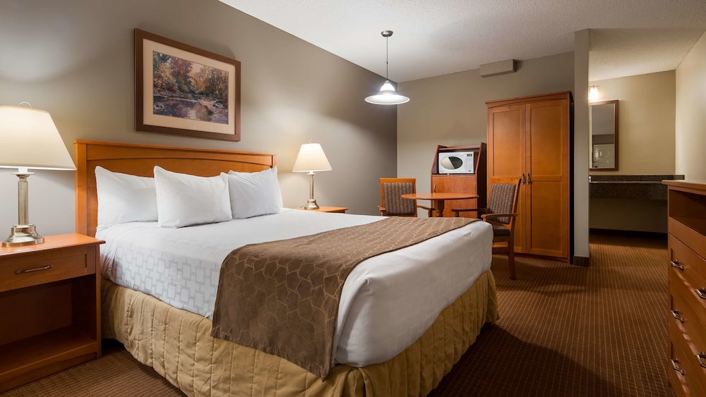 Surestay Plus Hotel By Best Western Salmon Arm 9/32