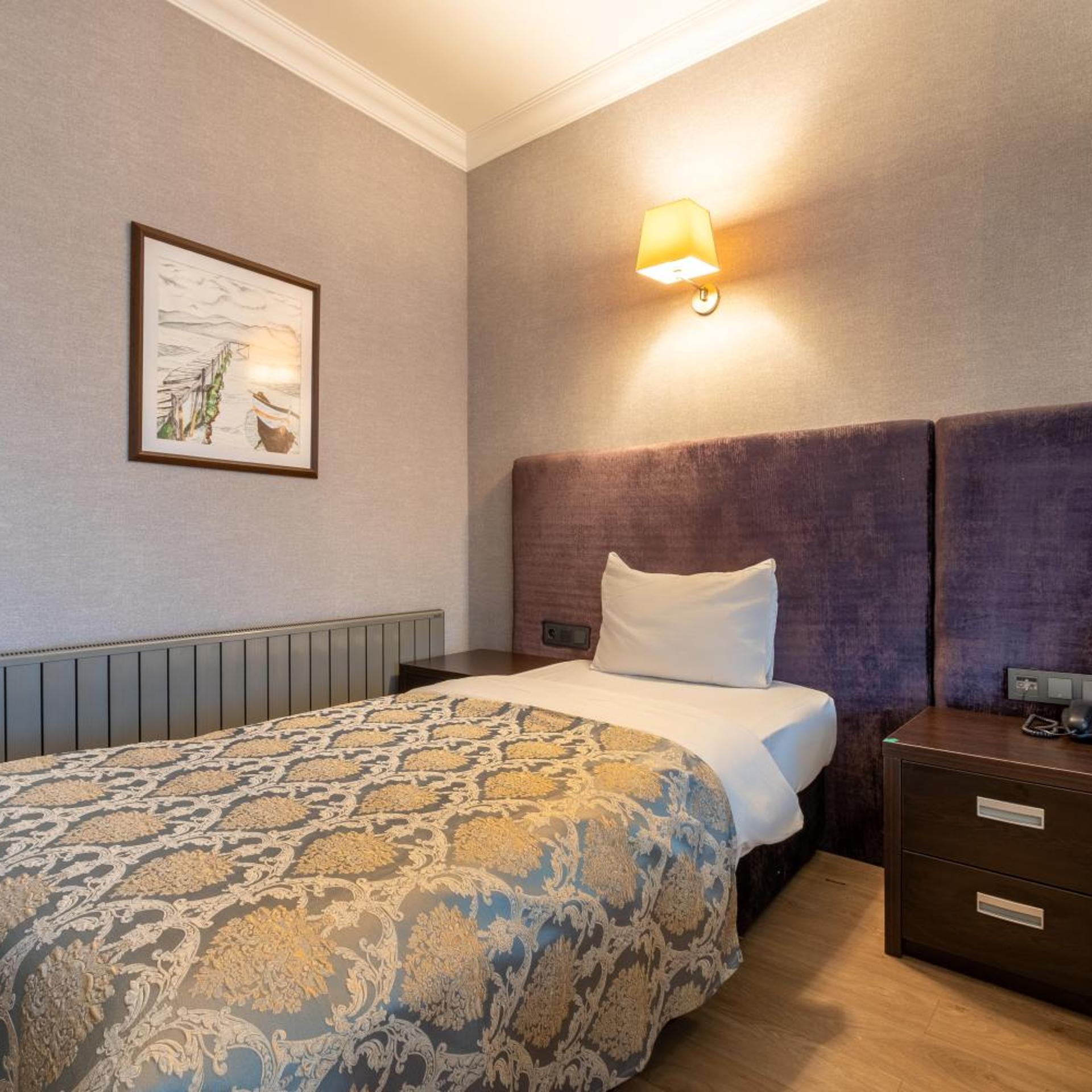 Ener Old Castle Resort Hotel 24/63