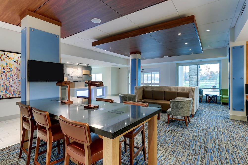 Holiday Inn Express Suites Middletown Goshen 56/71