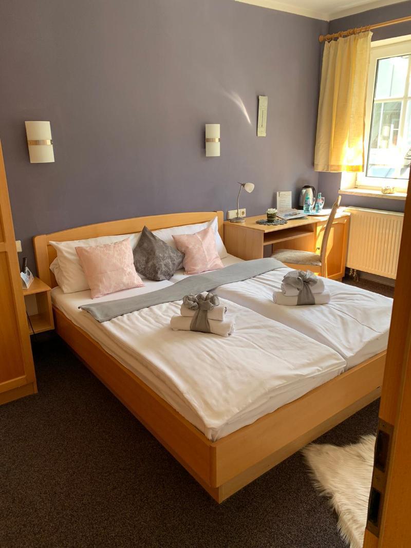 Comfort, Single, Queen Bed