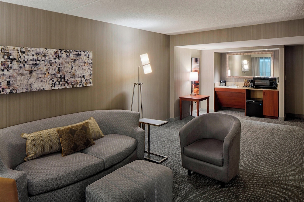 Courtyard by Marriott Columbus West 24/39
