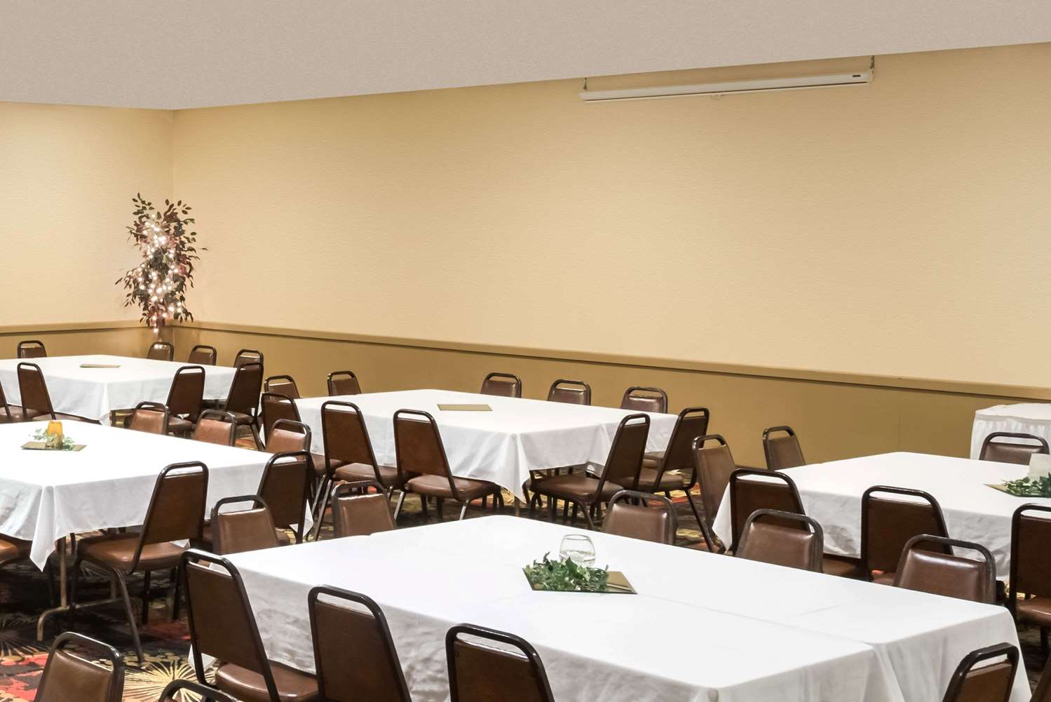 Ramada By Wyndham Grand Forks 26/40