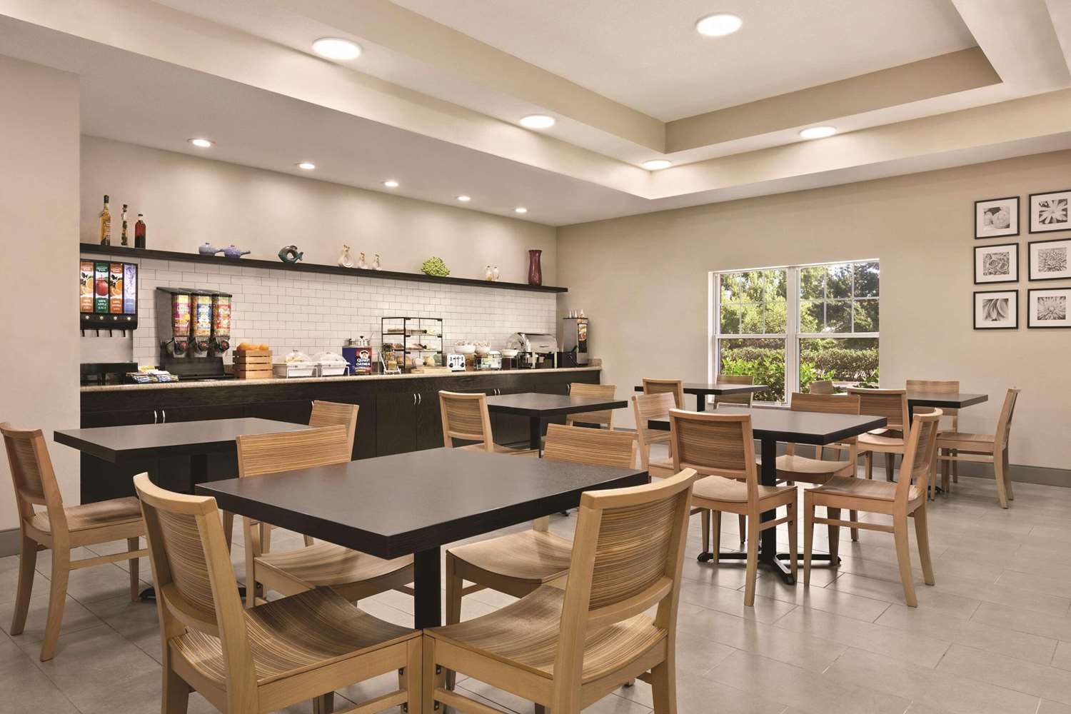 Country Inn and Suites by Radisson Tampa/Brandon FL 33/38