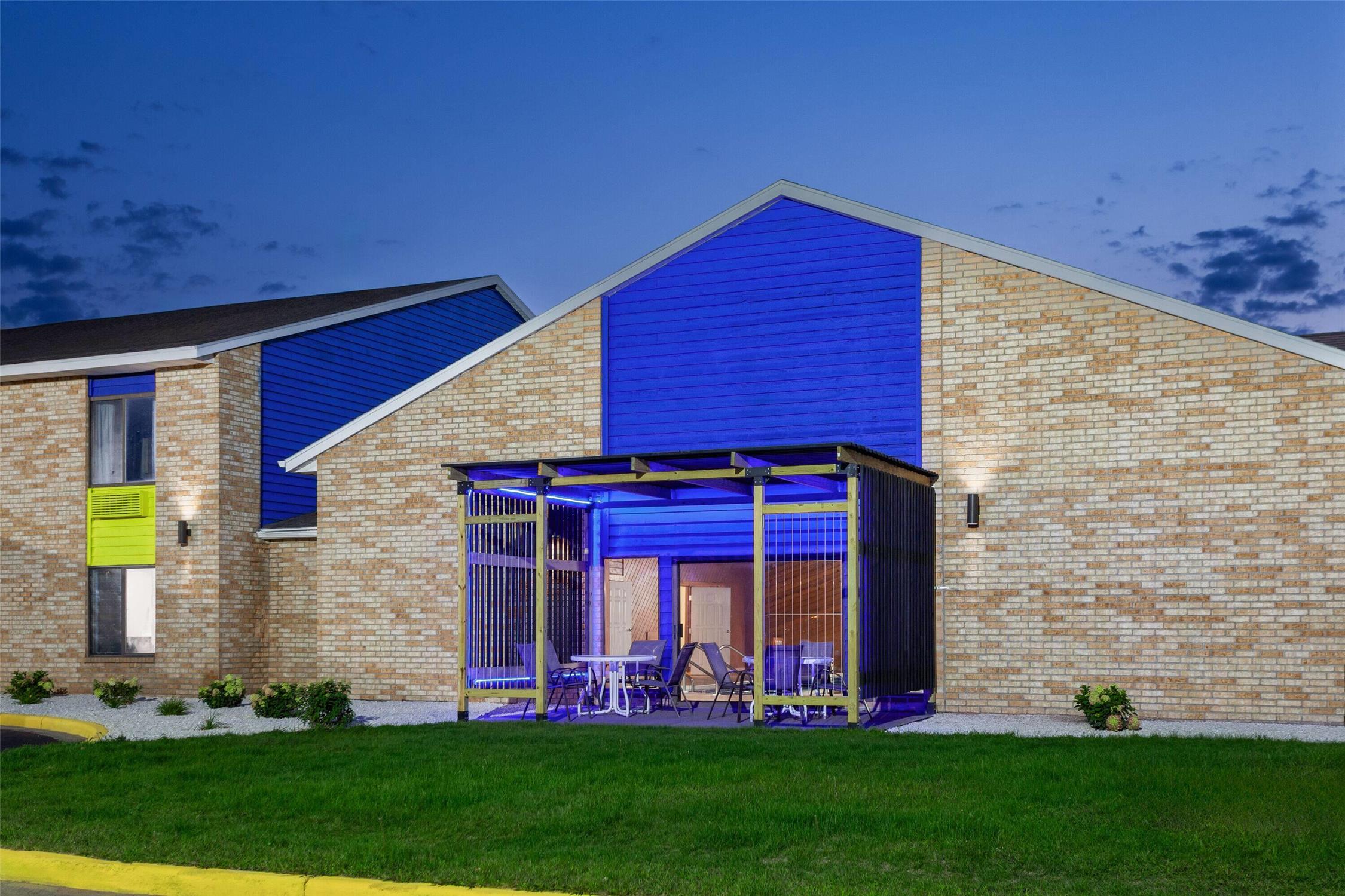 Days Inn By Wyndham Eagle River 20/23