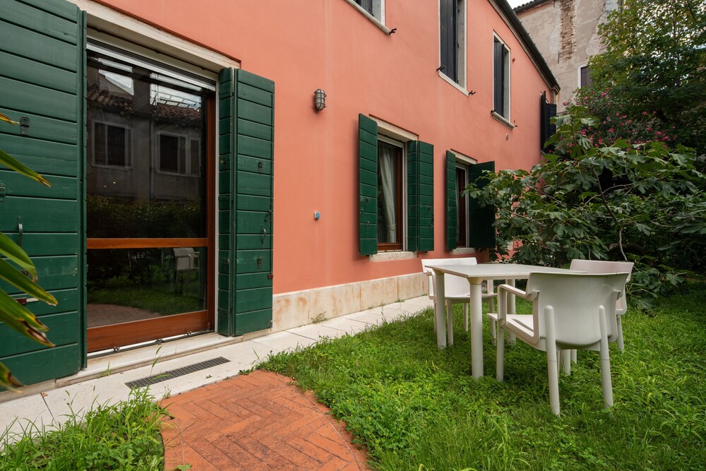 Garden Apartment 28/37
