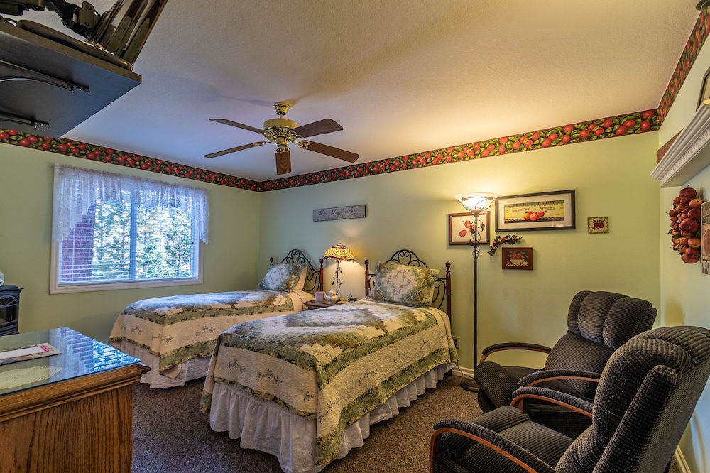 Apples Bed Breakfast 49/71