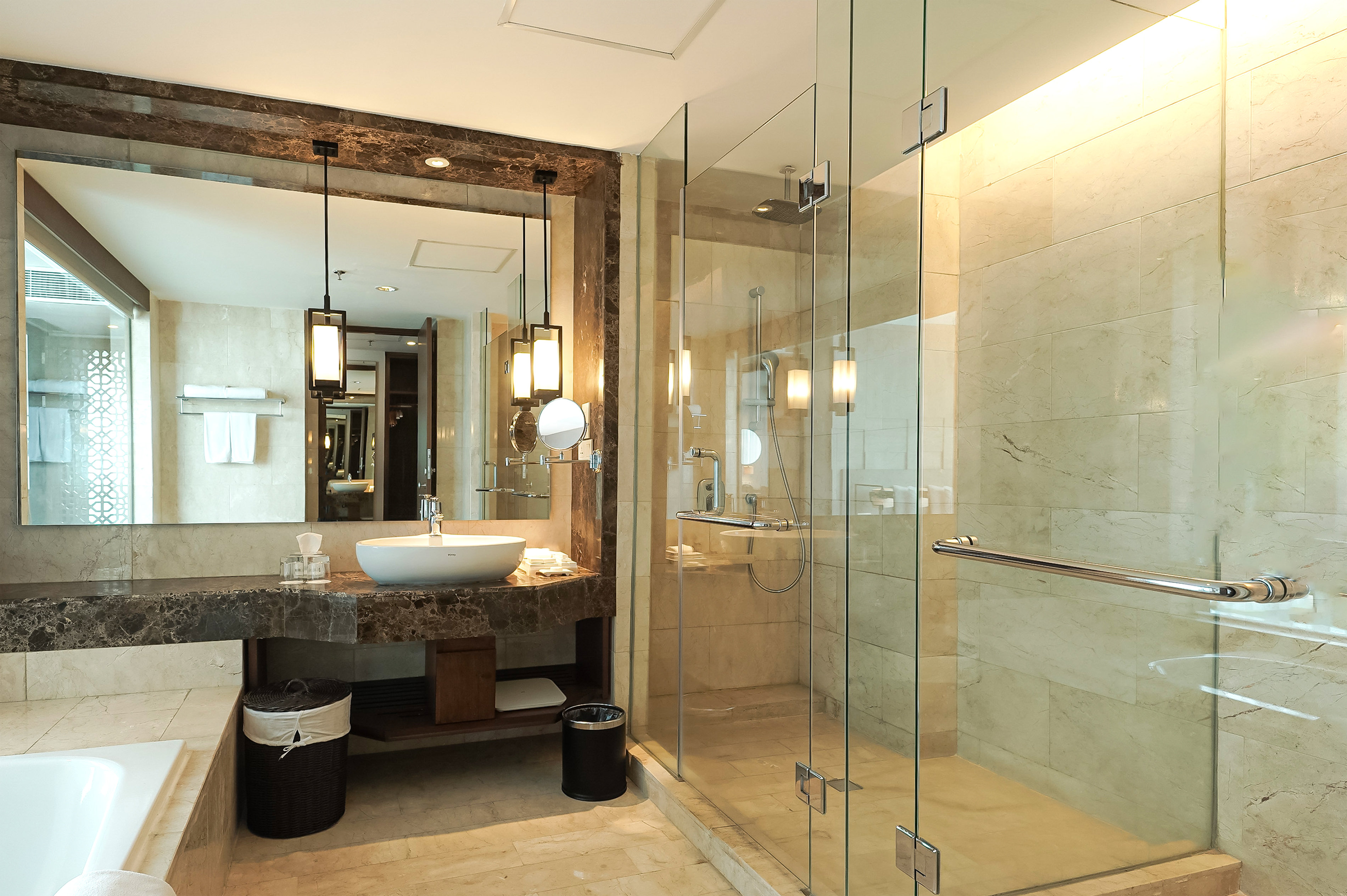 جناح جونيور بسرير كينج مع دخول الصالة للمدخنين، Crowne Plaza Bandung 3/3