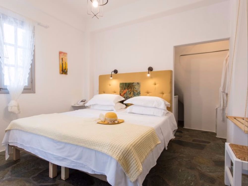 Evi Rooms 11/89