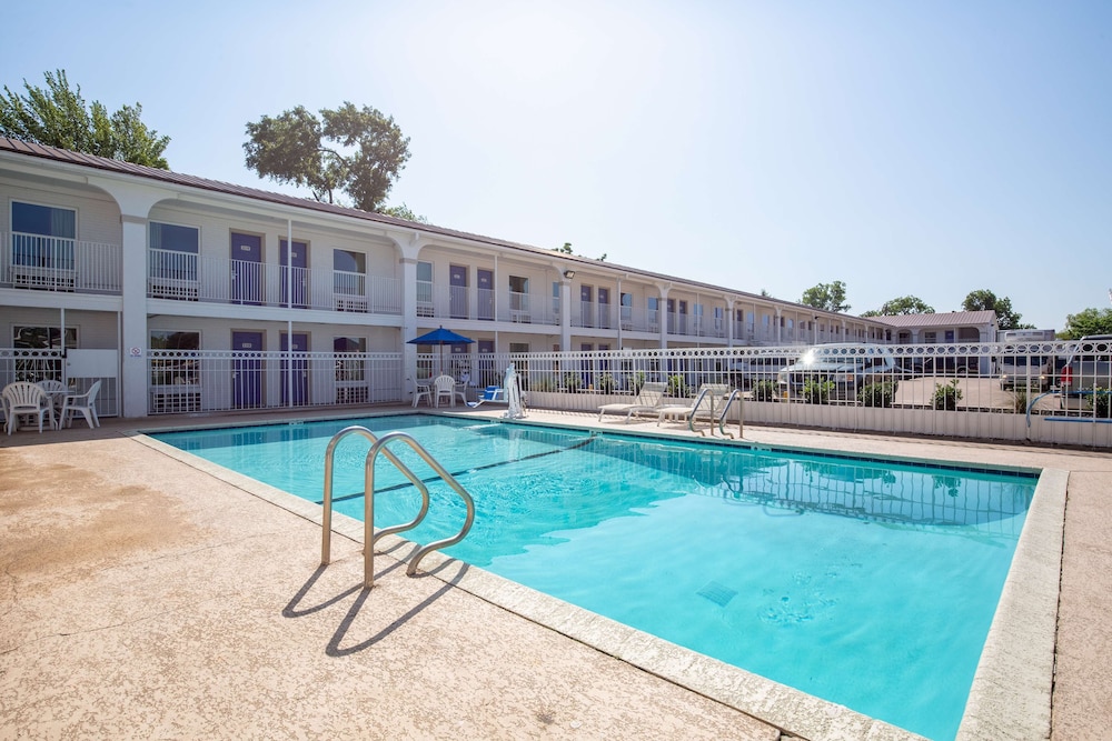 Motel6 Bryan, TX - University Area in BRYAN - TX
