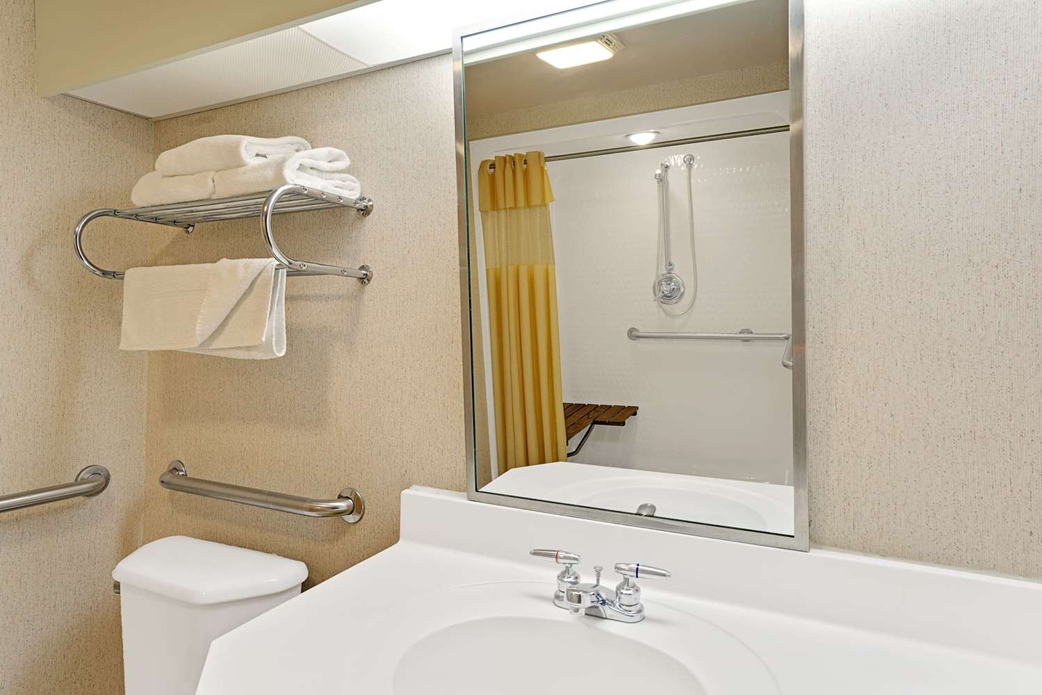 Days Inn by Wyndham Eagan Minnesota Near Mall of America 23/26