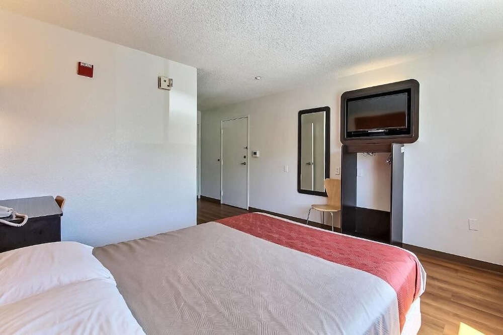 Motel6 Gilroy, CA 32/56